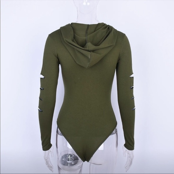 V-neck bodysuit w:/ zipper & hood bodysuit.NWOT - Picture 3 of 7